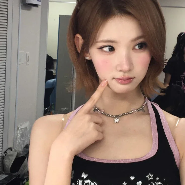 Jiwoo gallery image
