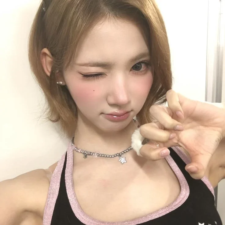 Jiwoo gallery image