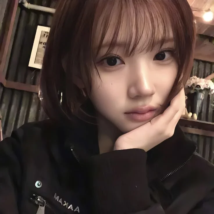 Jiwoo gallery image