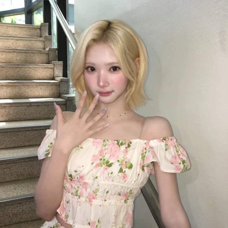 Jiwoo gallery image