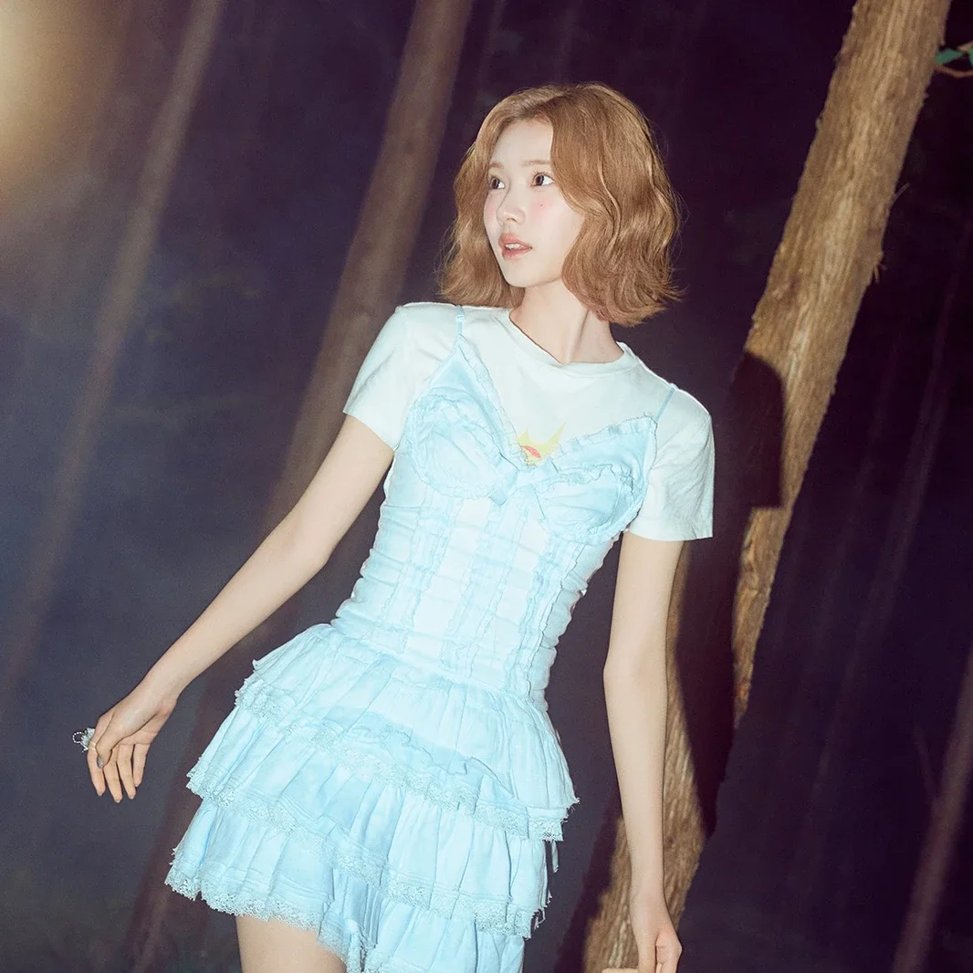 Jiwoo gallery image