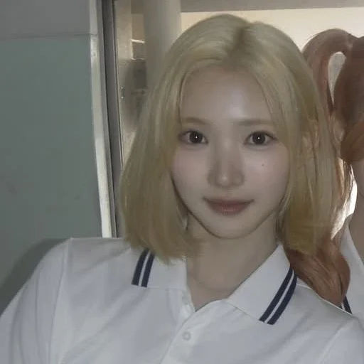 Jiwoo gallery image