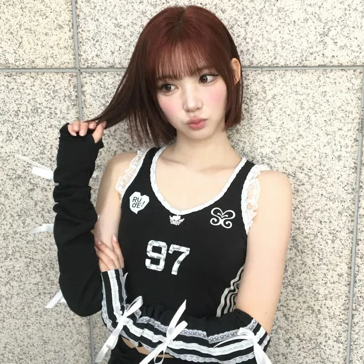 Jiwoo gallery image