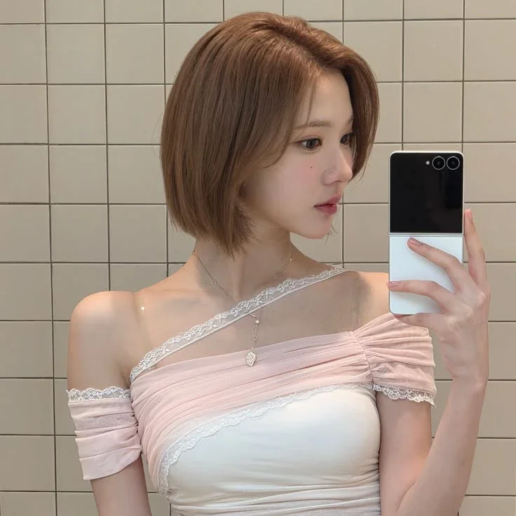 Jiwoo gallery image