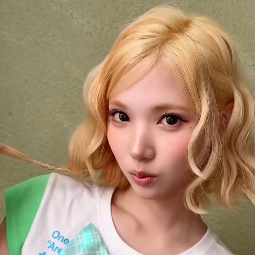 Jiwoo gallery image