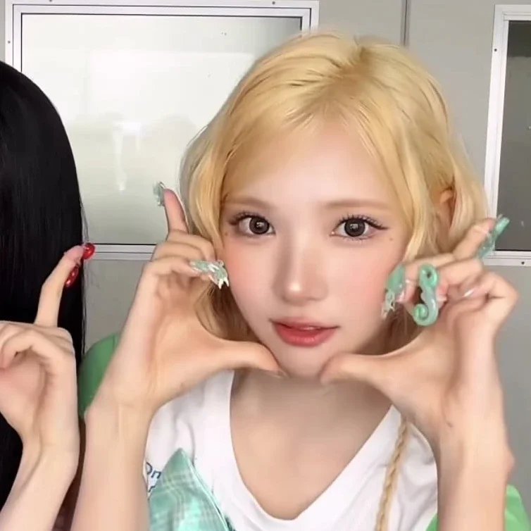 Jiwoo gallery image