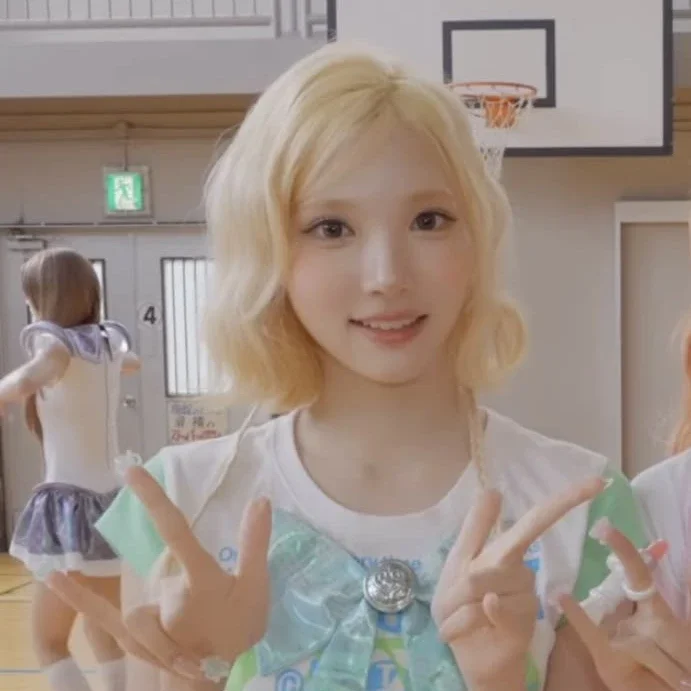 Jiwoo gallery image