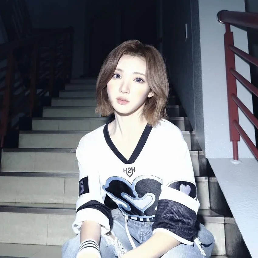 Jiwoo gallery image
