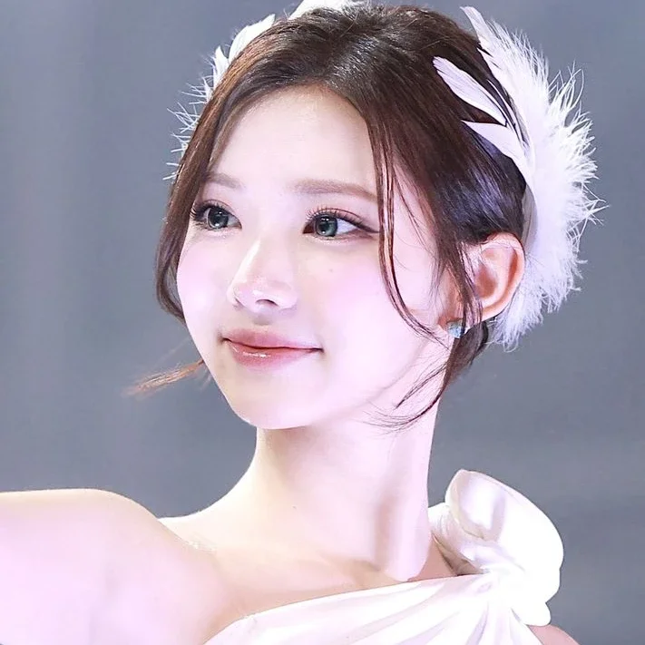 Jiwoo gallery image