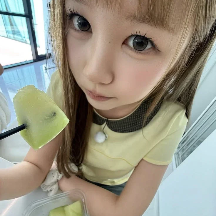 Ye-on gallery image
