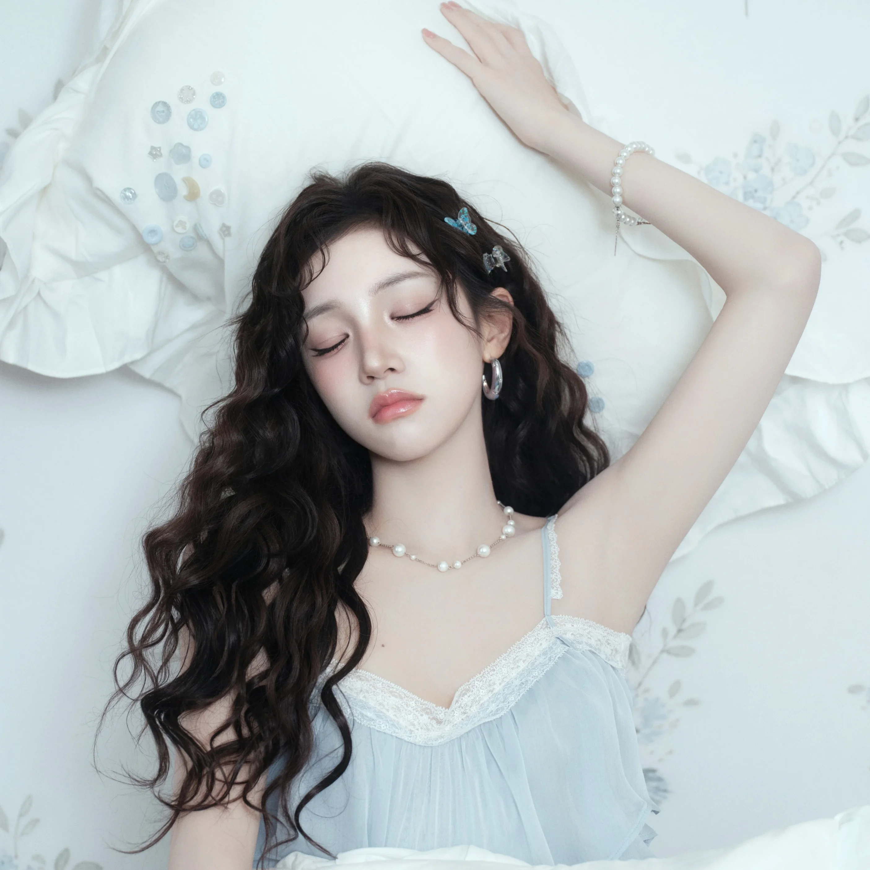 Yuqi gallery image