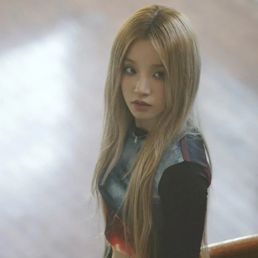 Yuqi gallery image