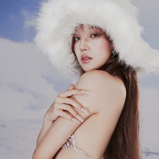 Yuqi gallery image