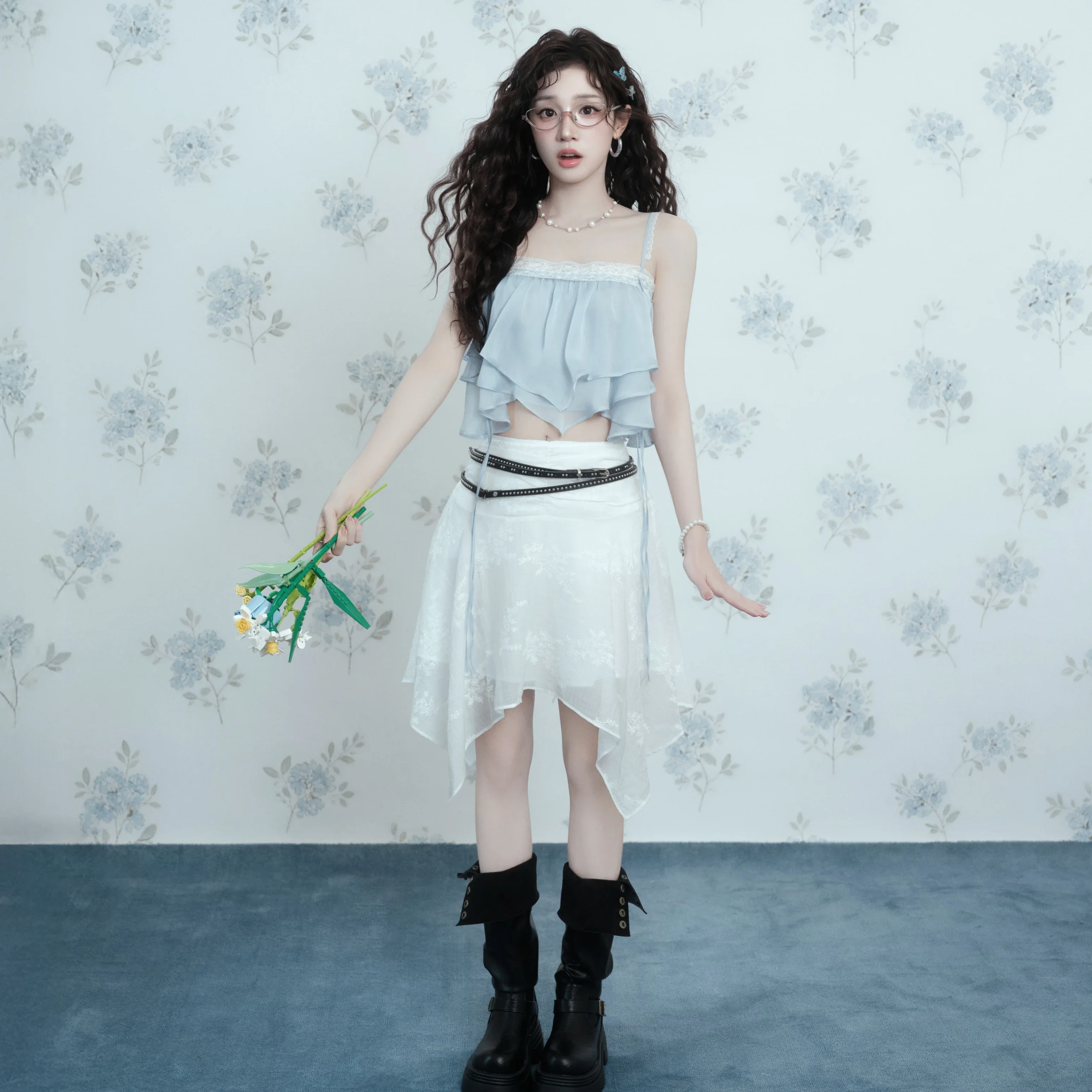 Yuqi gallery image