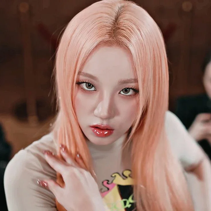 Yuqi gallery image