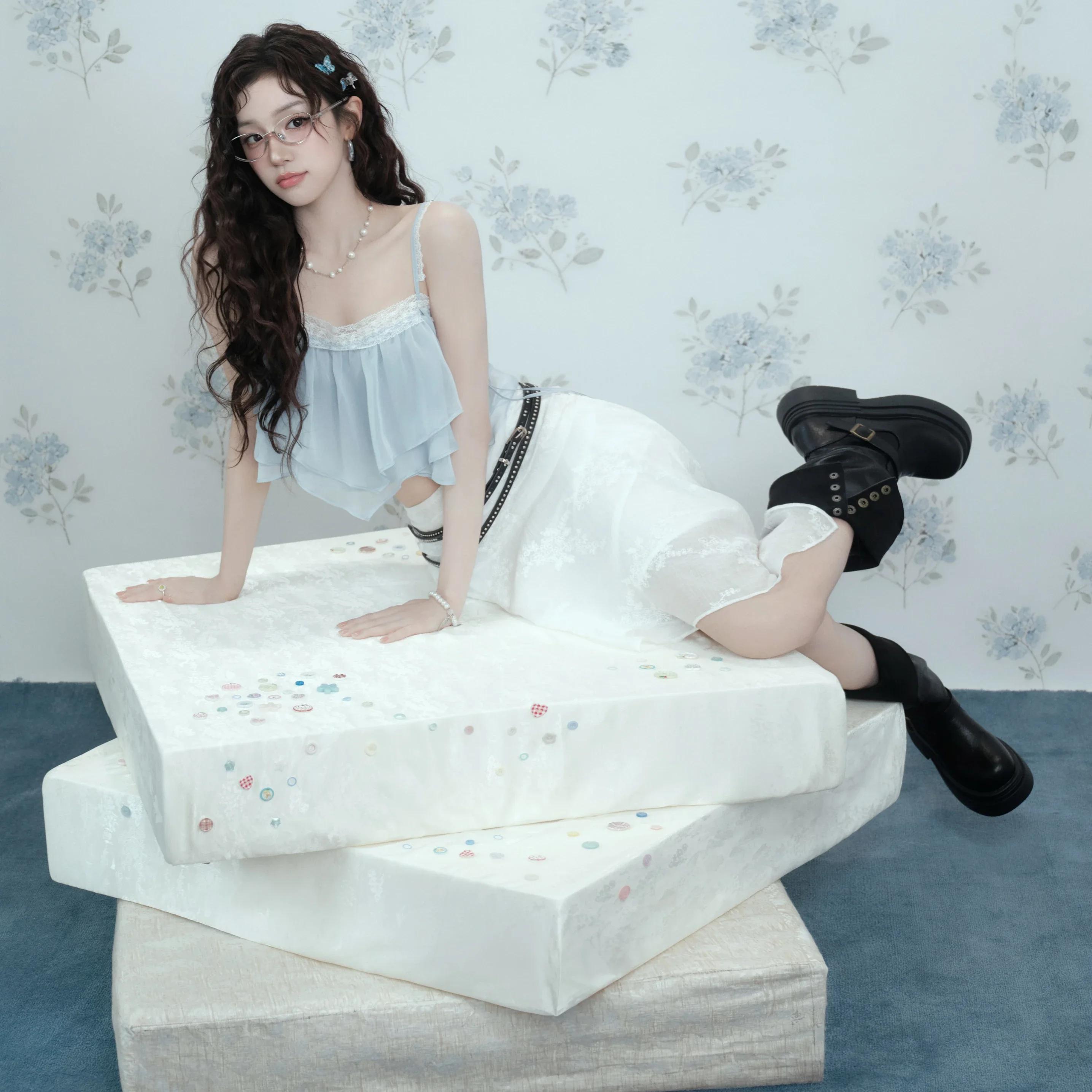 Yuqi gallery image
