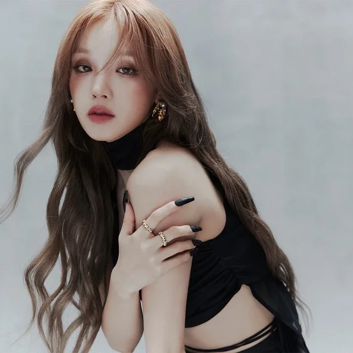 Yuqi gallery image