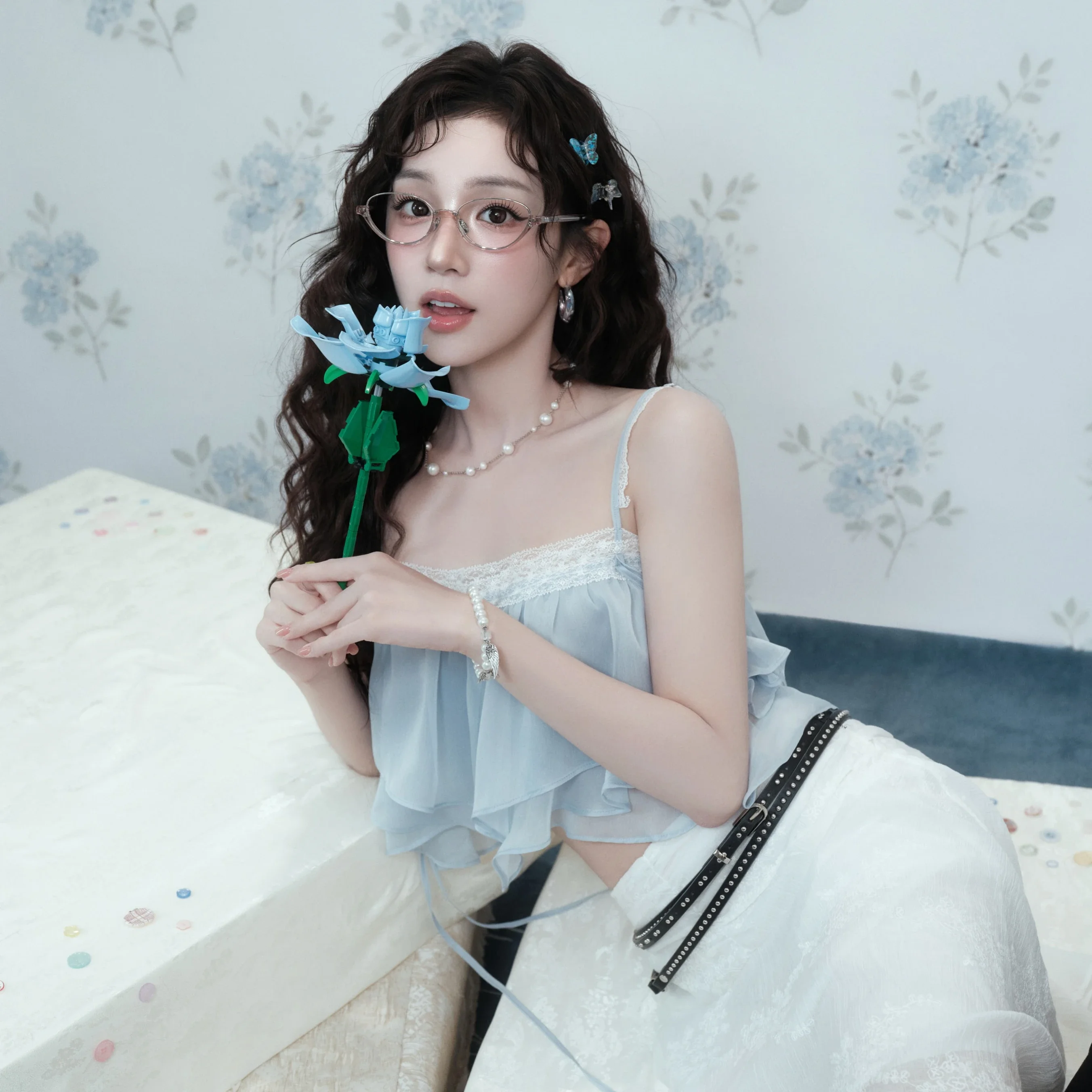 Yuqi gallery image