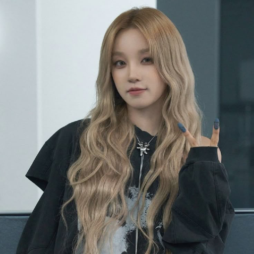 Yuqi gallery image