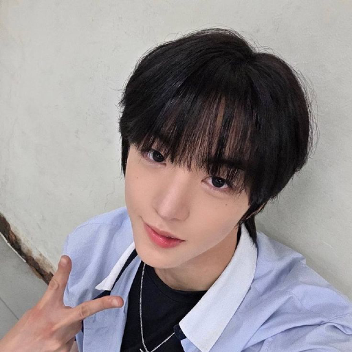 Gambar galeri Baek Junhyuk