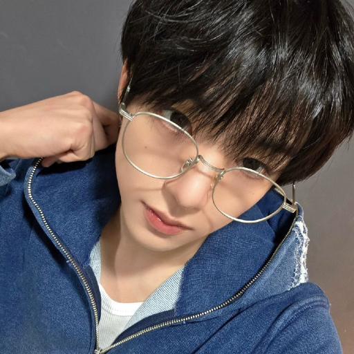 Gambar galeri Baek Junhyuk