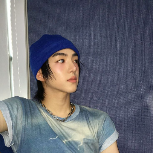 Gambar galeri Baek Junhyuk