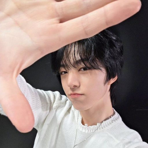 Gambar galeri Baek Junhyuk