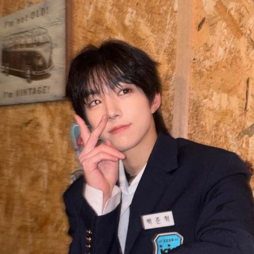 Gambar galeri Baek Junhyuk