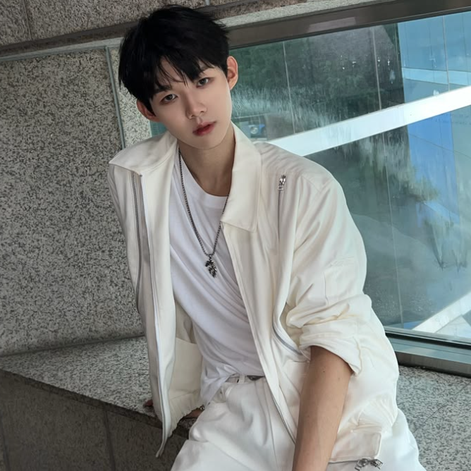 Kim EunSung gallery image