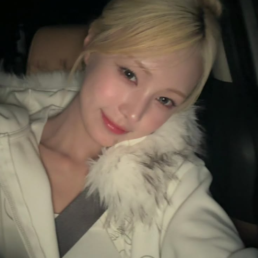Won Hwayeon galerijafbeelding
