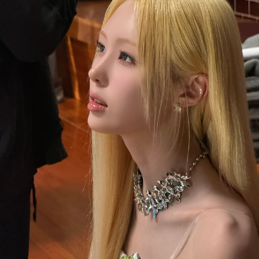 Won Hwayeon galerijafbeelding