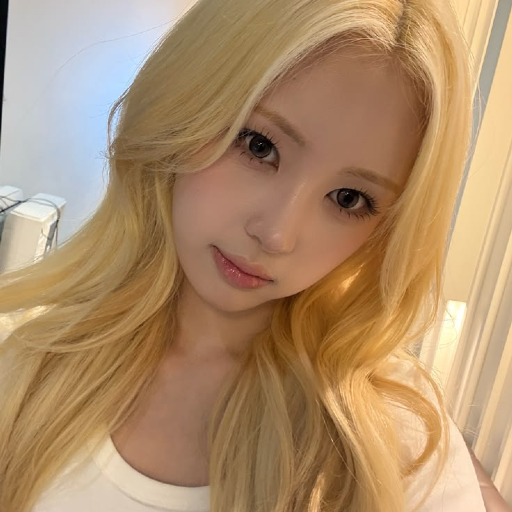 Won Hwayeon galerijafbeelding
