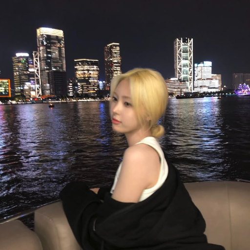 Won Hwayeon galerijafbeelding