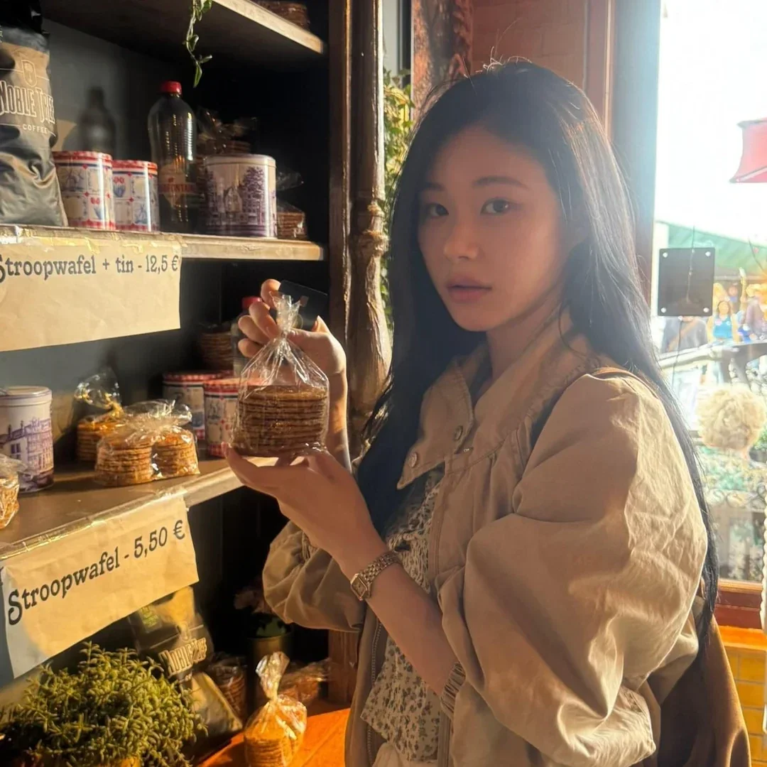 Chaeryeong gallery image