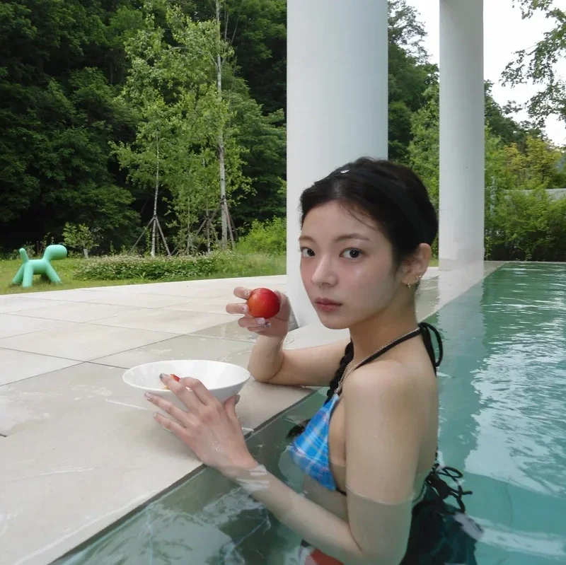 Lia gallery image