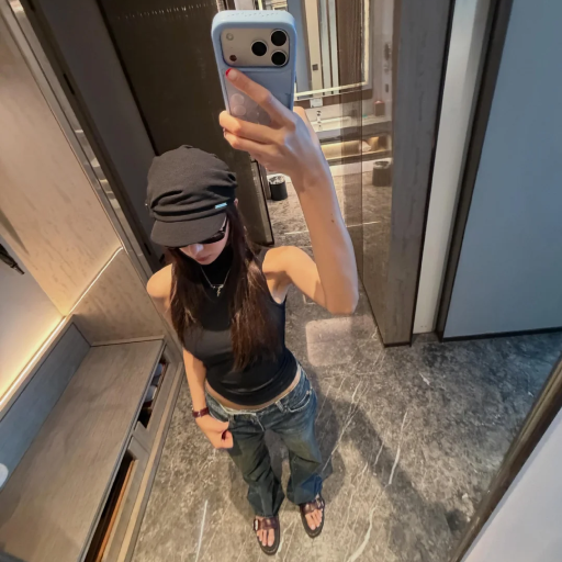 Lia gallery image