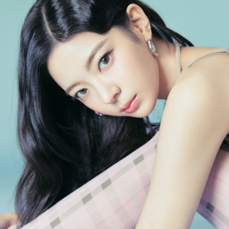 Lia gallery image
