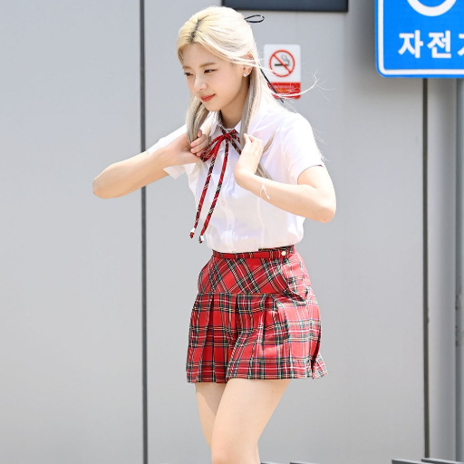 Lia gallery image