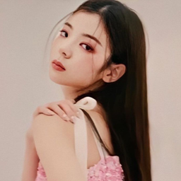 Lia gallery image