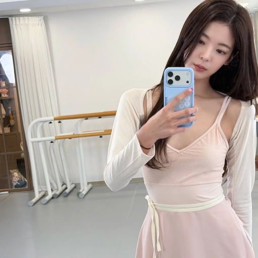 Lia gallery image