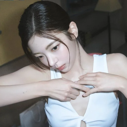Lia gallery image