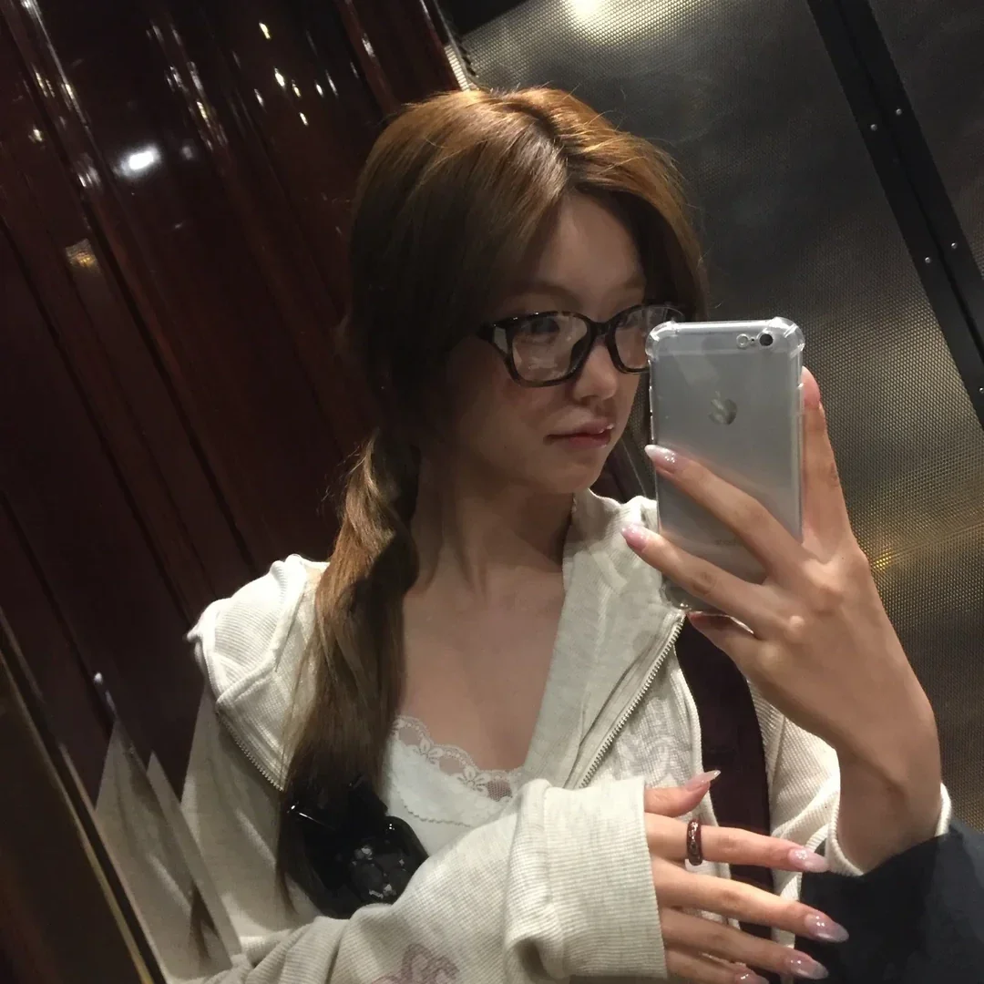 Yeji gallery image