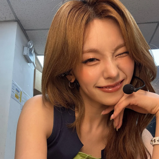 Yeji 갤러리 이미지