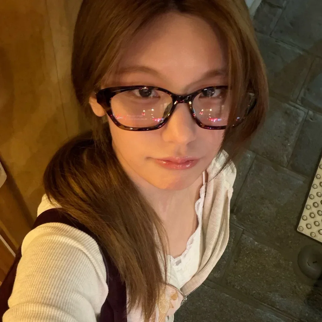 Yeji gallery image