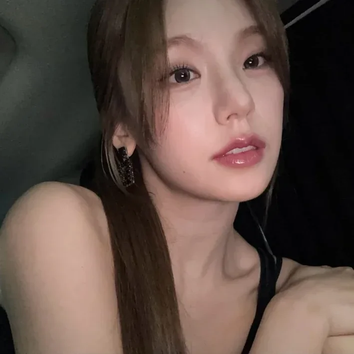 Yeji gallery image