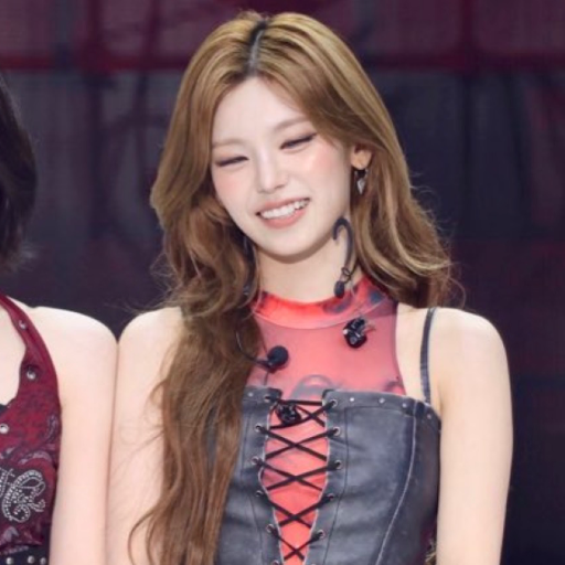Yeji 갤러리 이미지