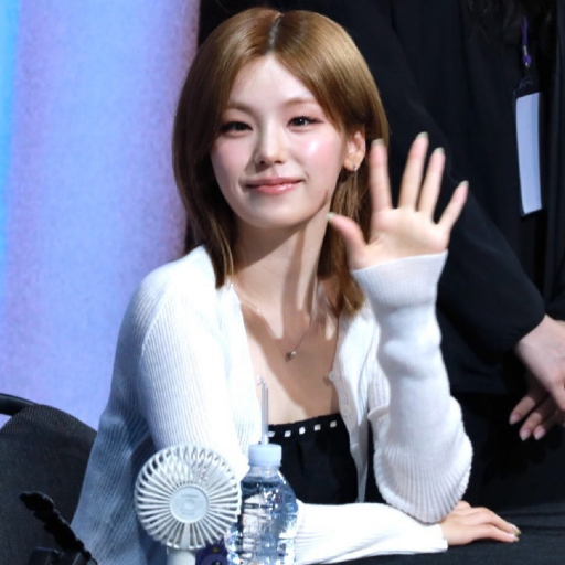 Yeji gallery image