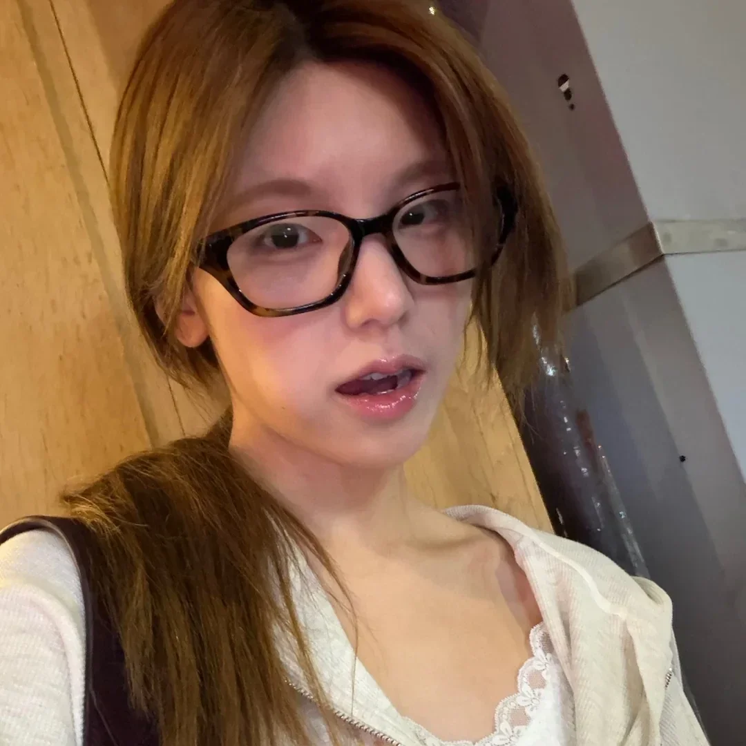 Yeji gallery image