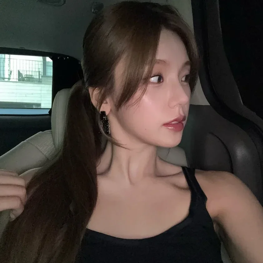 Yeji gallery image