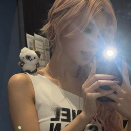Yeji gallery image